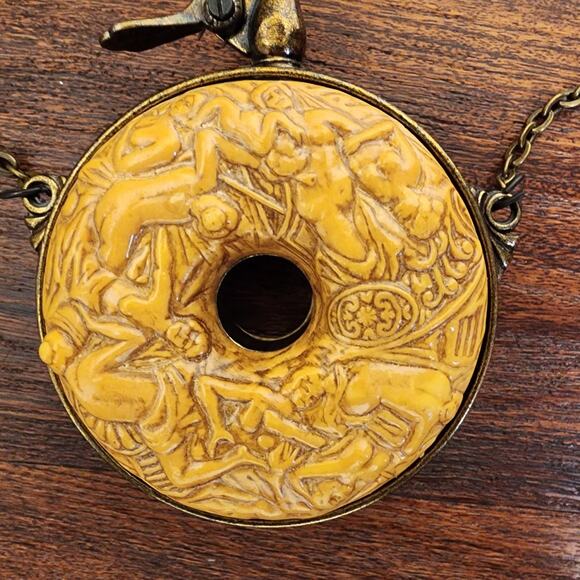 Antique Rare VHTF Victorian-era Repro of 17th Century German Powder Flask - Picture 5 of 8